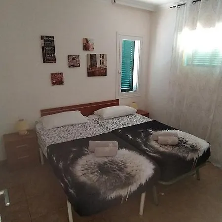 Esmeralda Apartment